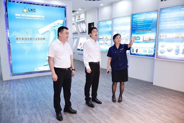 为高质量发展赋能！青岛高新区李天传主任至力克川液压调研3.jpg